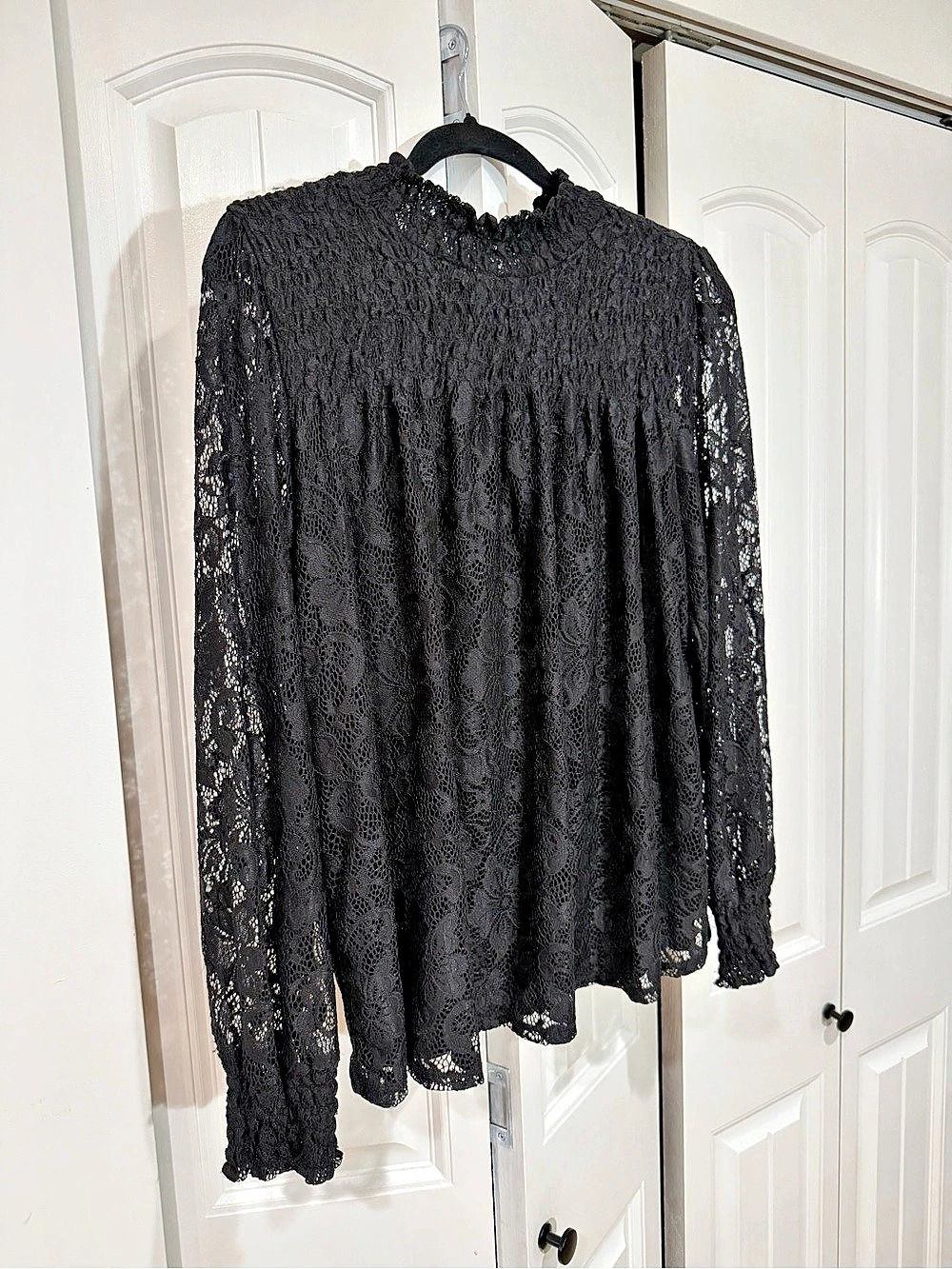 Cable & Gauge Floral Lace Long Sleeve Blouse